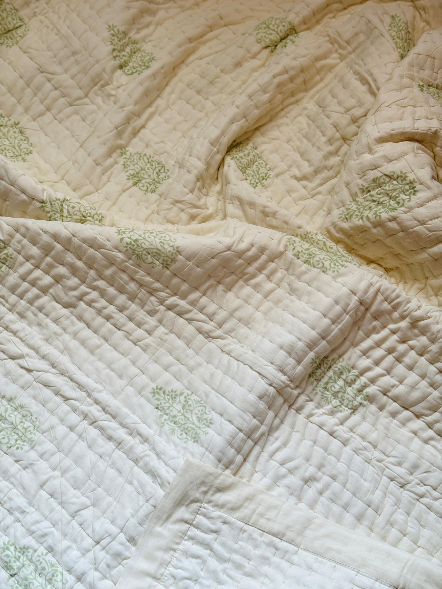 HAWA - Block printed muslin quilt (Kantha embroidered)