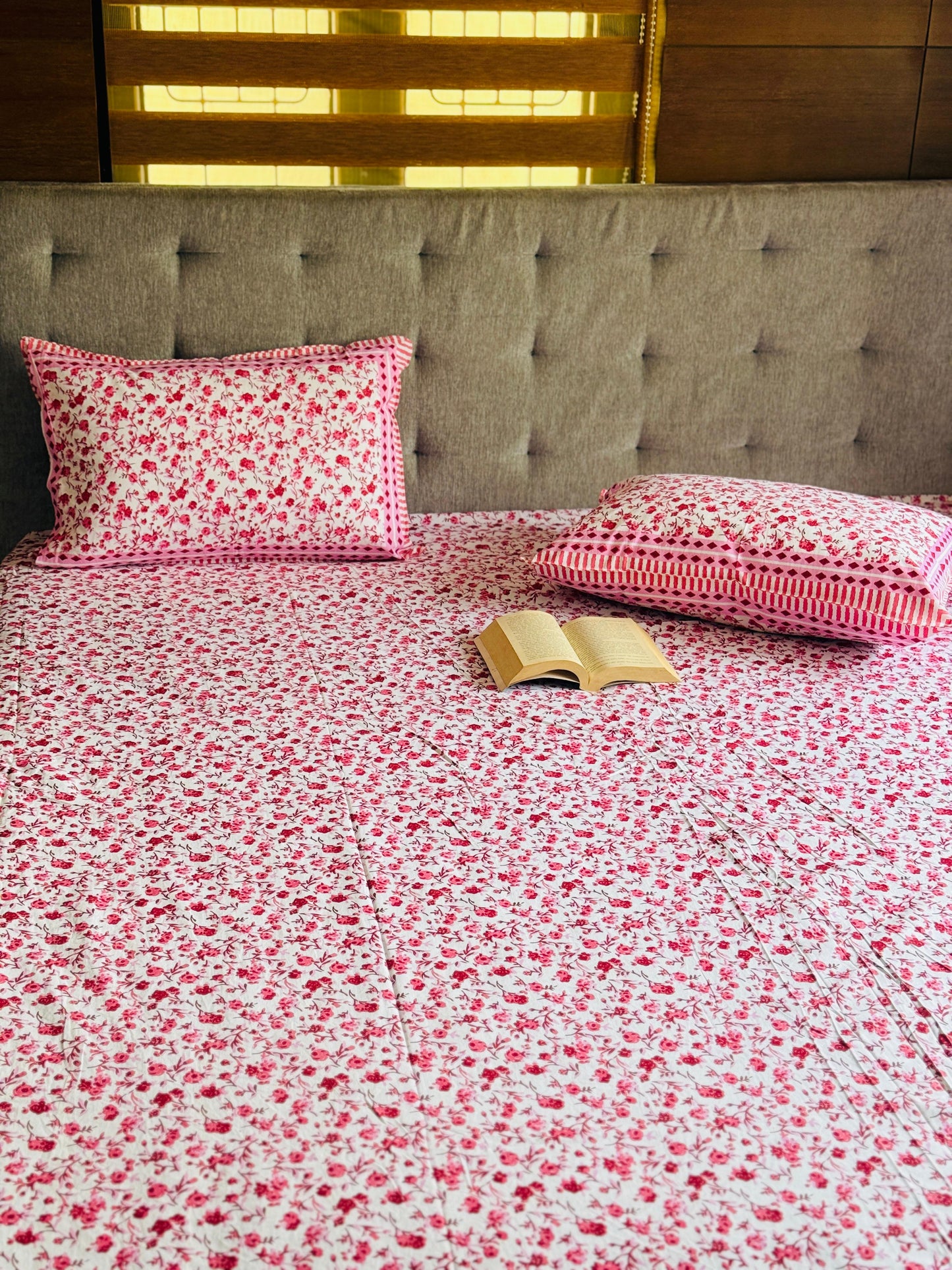 PINK BLOSSOM - Affordable hand block bed sheet set