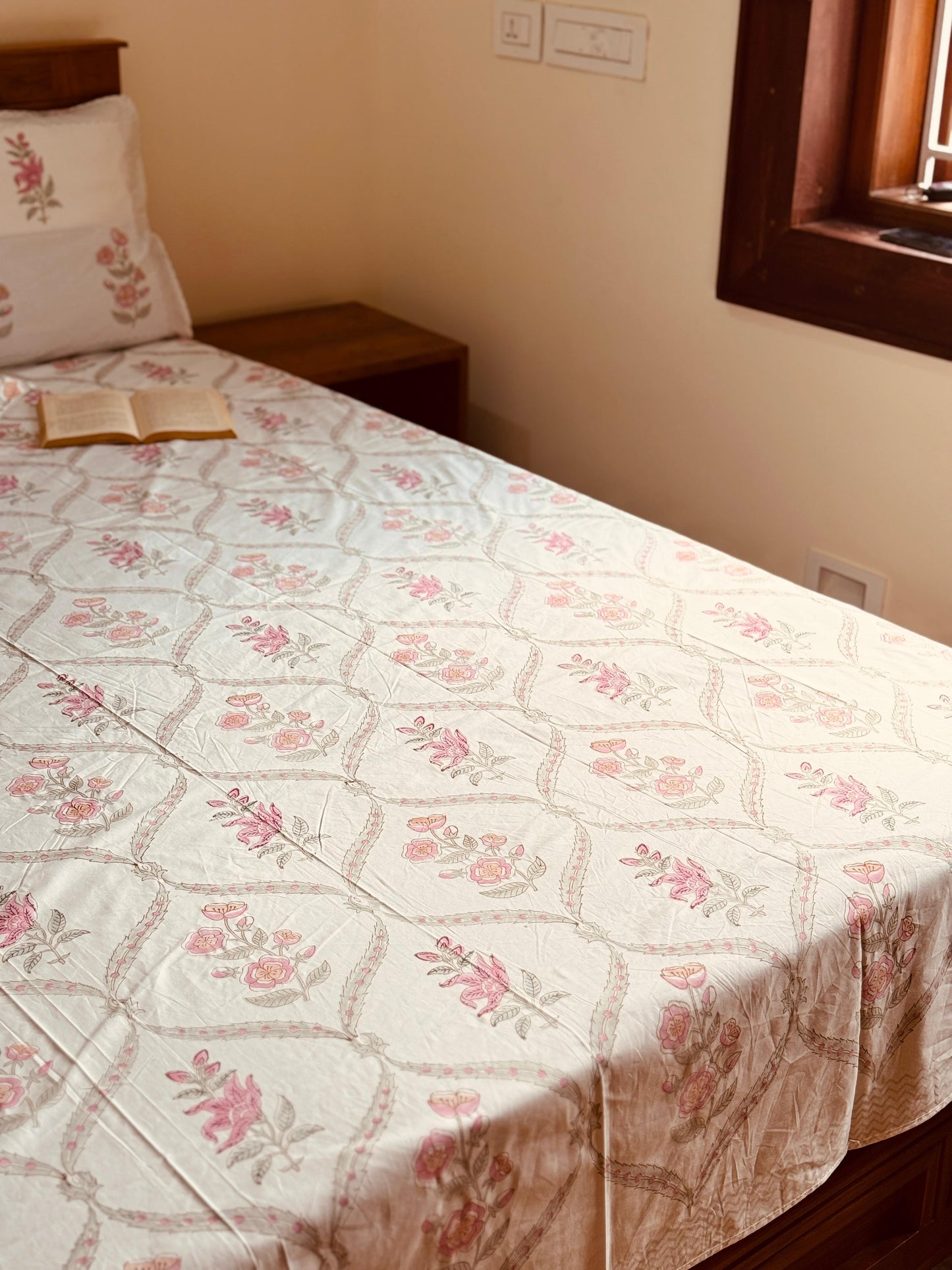 FLORAL BREEZE - Block printed bed sheet set
