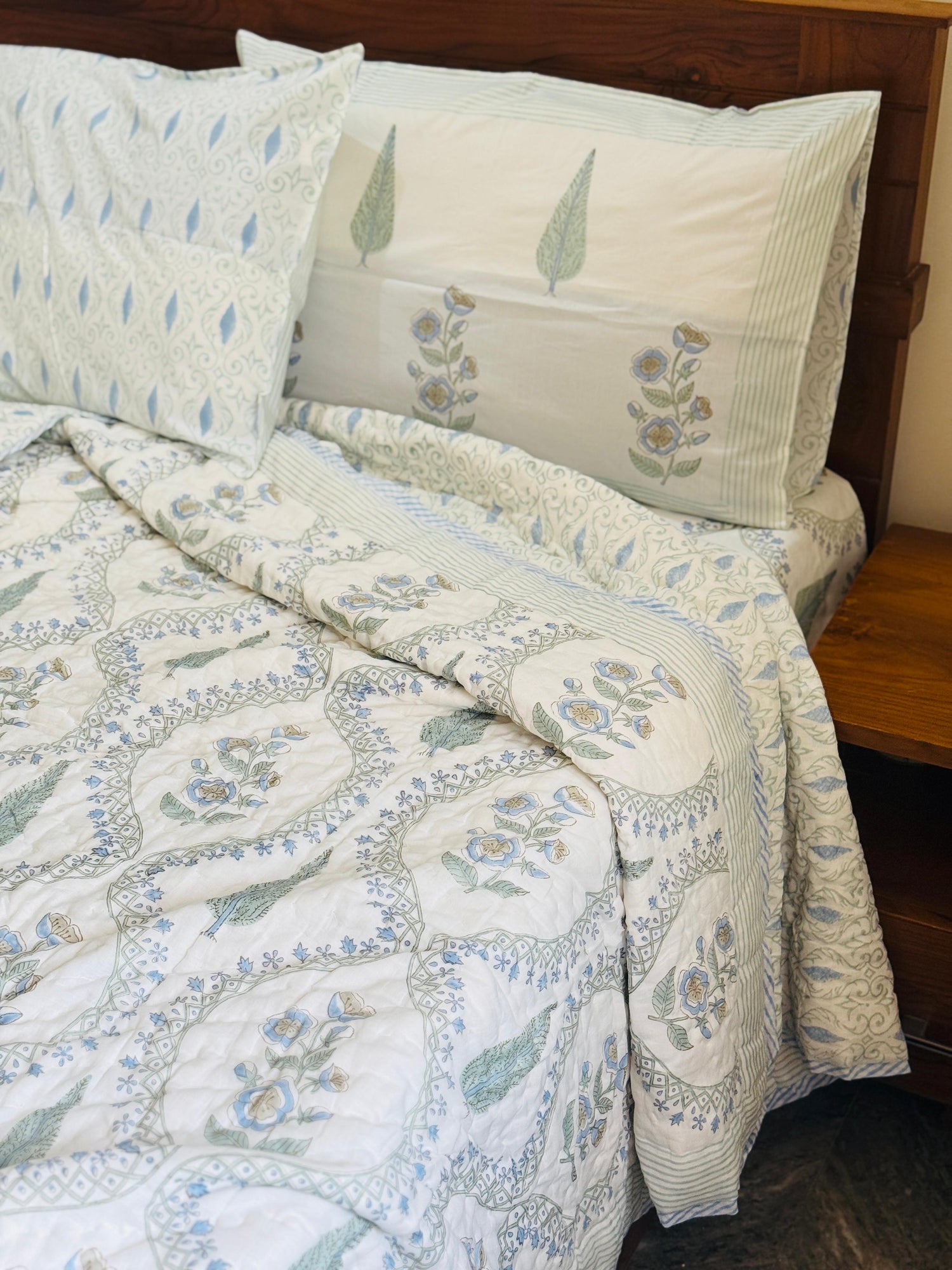 BED SHEET AND QUILT SETS
