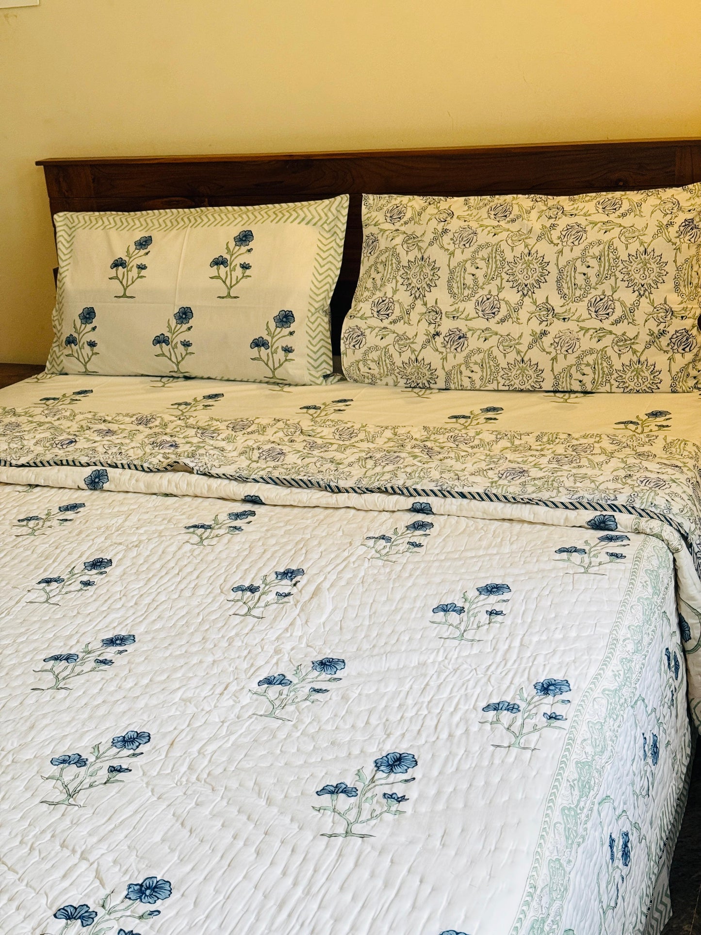 SHABNAM- Bed sheet and quilt set