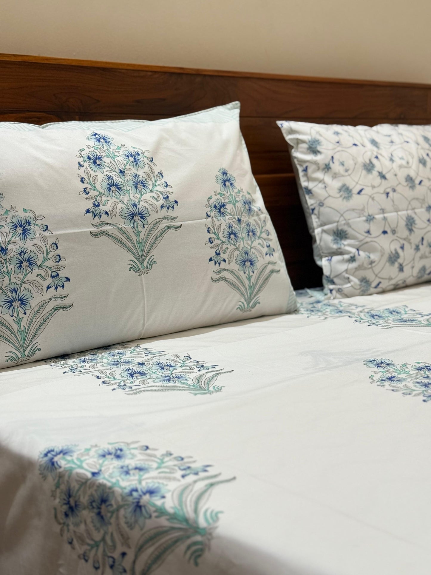 NEELKAMAL - Blockprinted bed sheet set