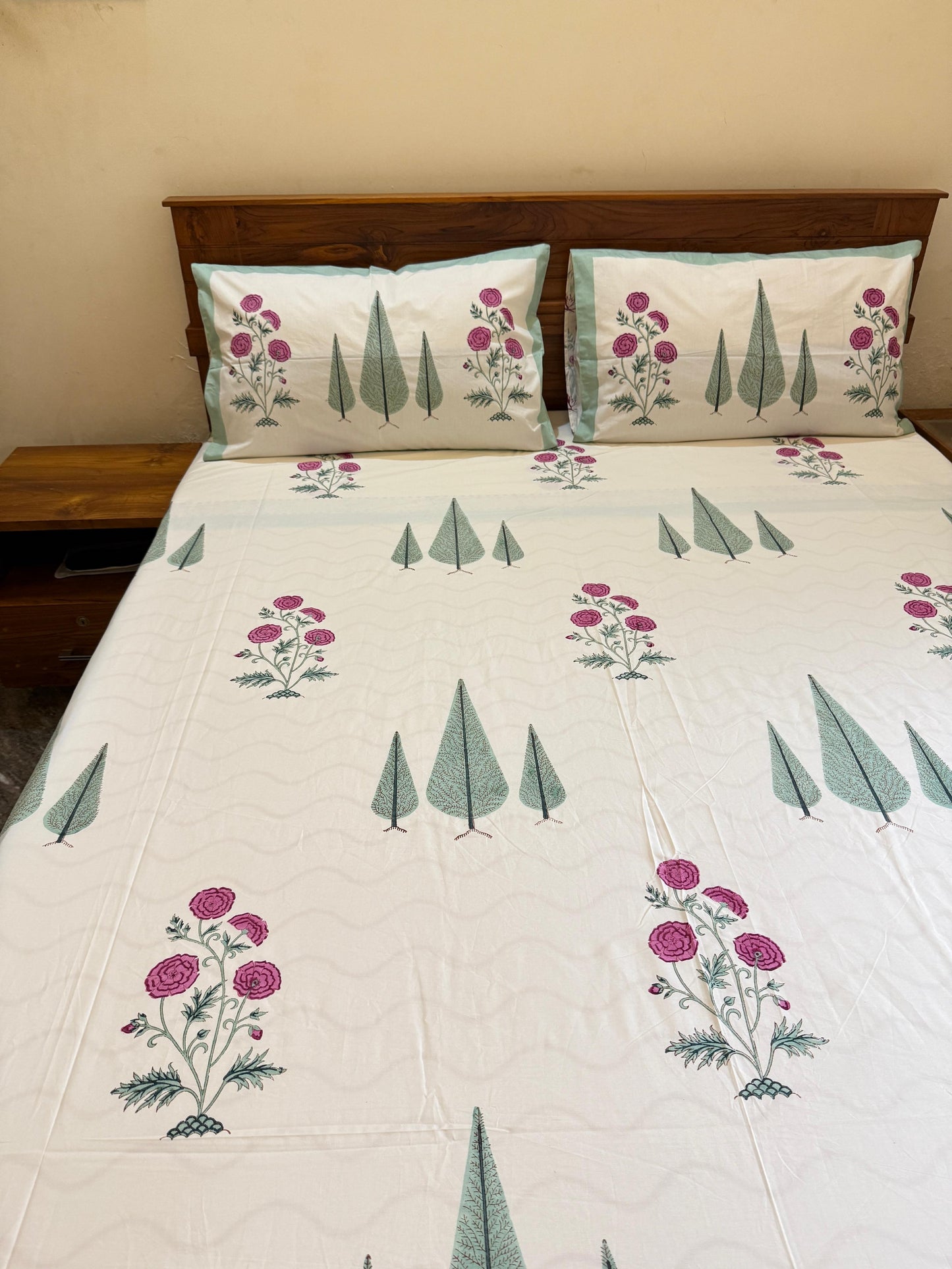 ROSE BREEZE - Block printed bed sheet set