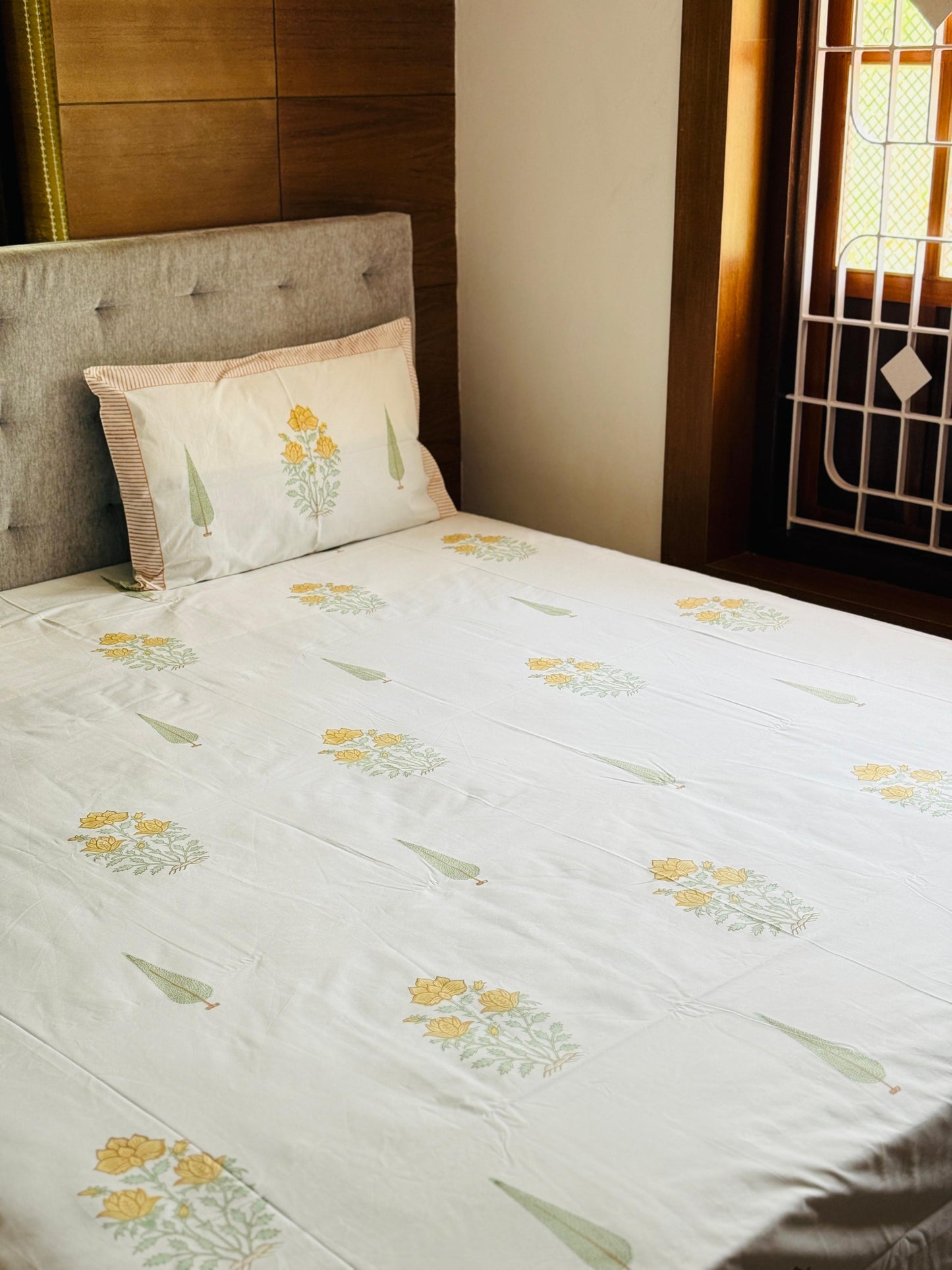 DAFFODIL WHISPER - Block printed bed sheet set