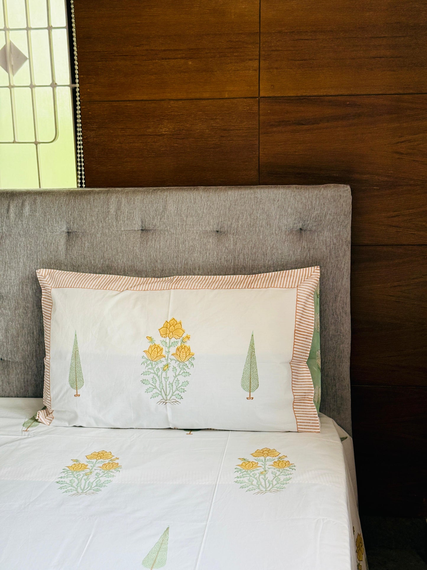DAFFODIL WHISPER - Block printed bed sheet set