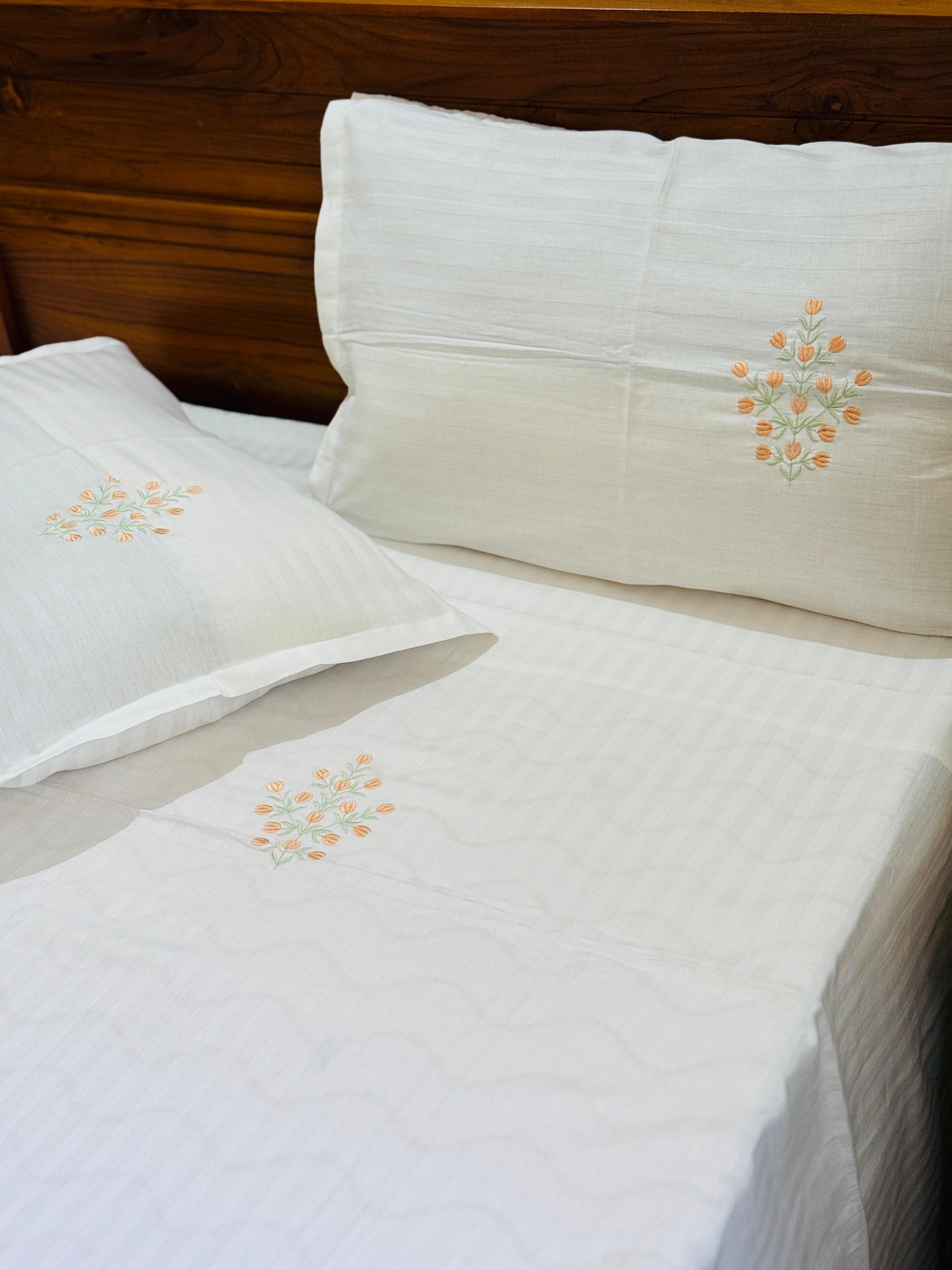 TULIP SERENADE embroidery bed sheet set