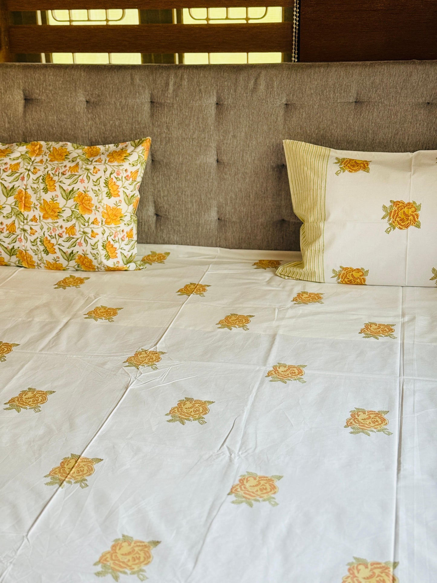 GOLDEN ROSE - Block printed bed sheet set