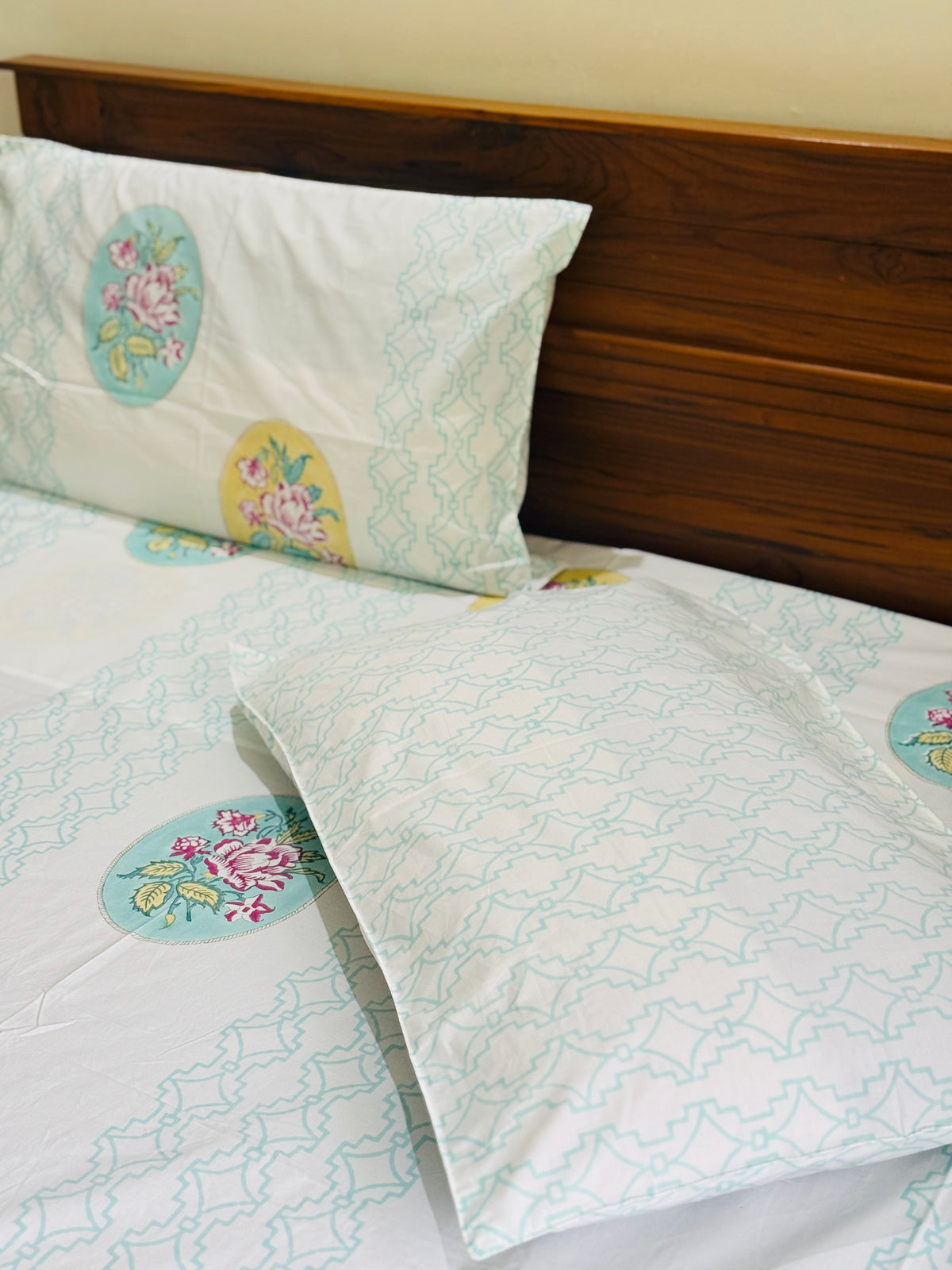 VINTAGE BLOOM - Block printed bed sheet set
