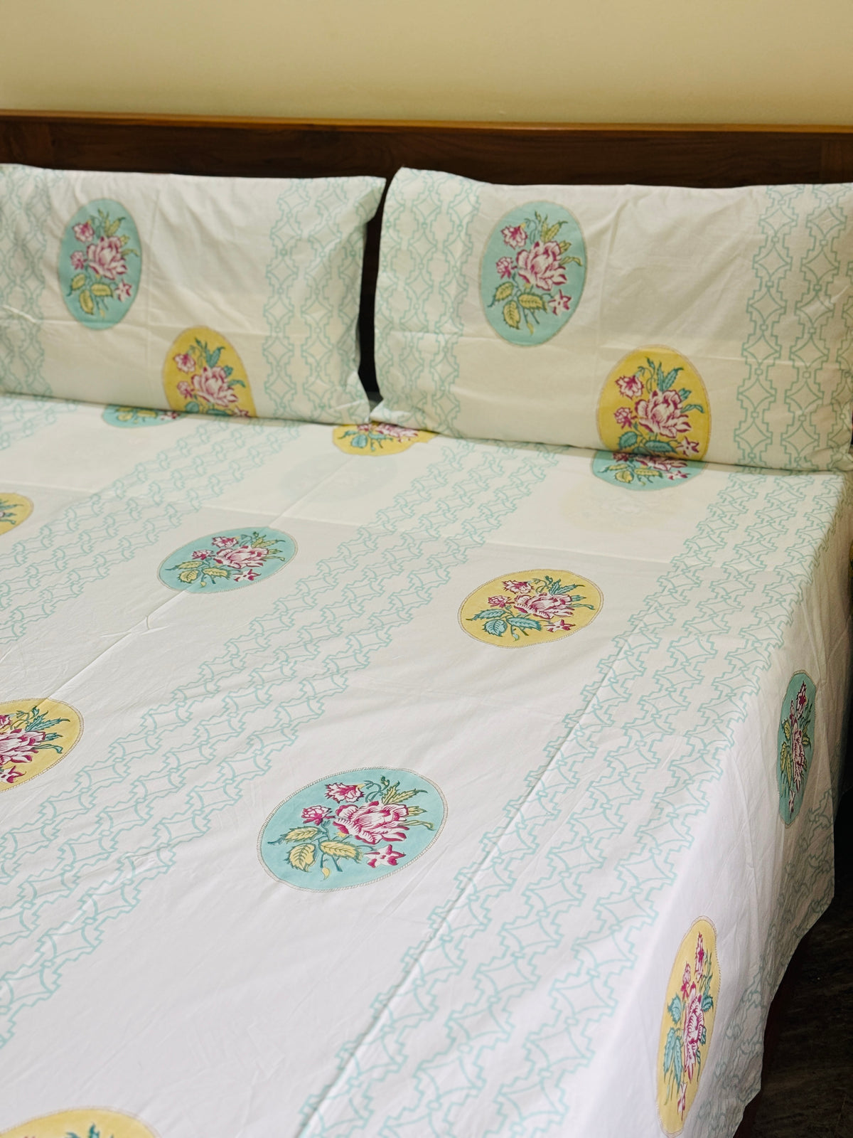 VINTAGE BLOOM - Block printed bed sheet set
