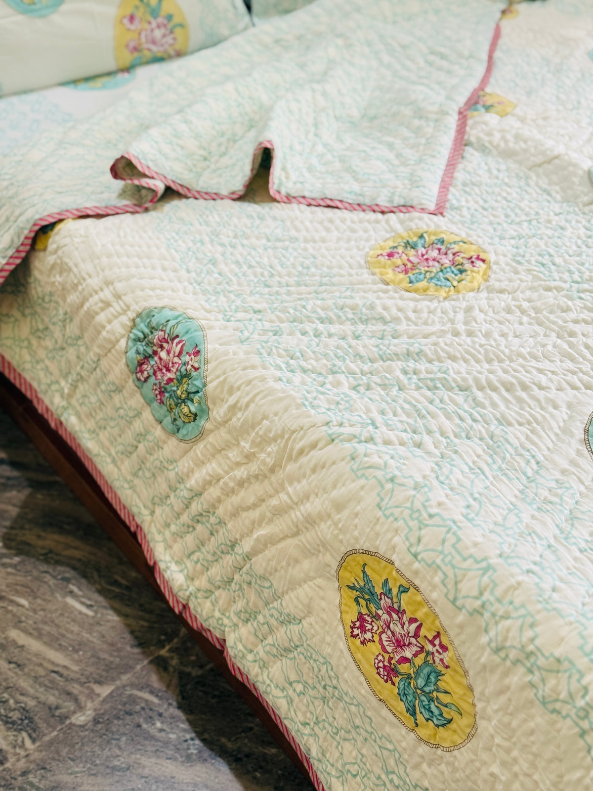 VINTAGE BLOOM - Bed sheet and quilt set