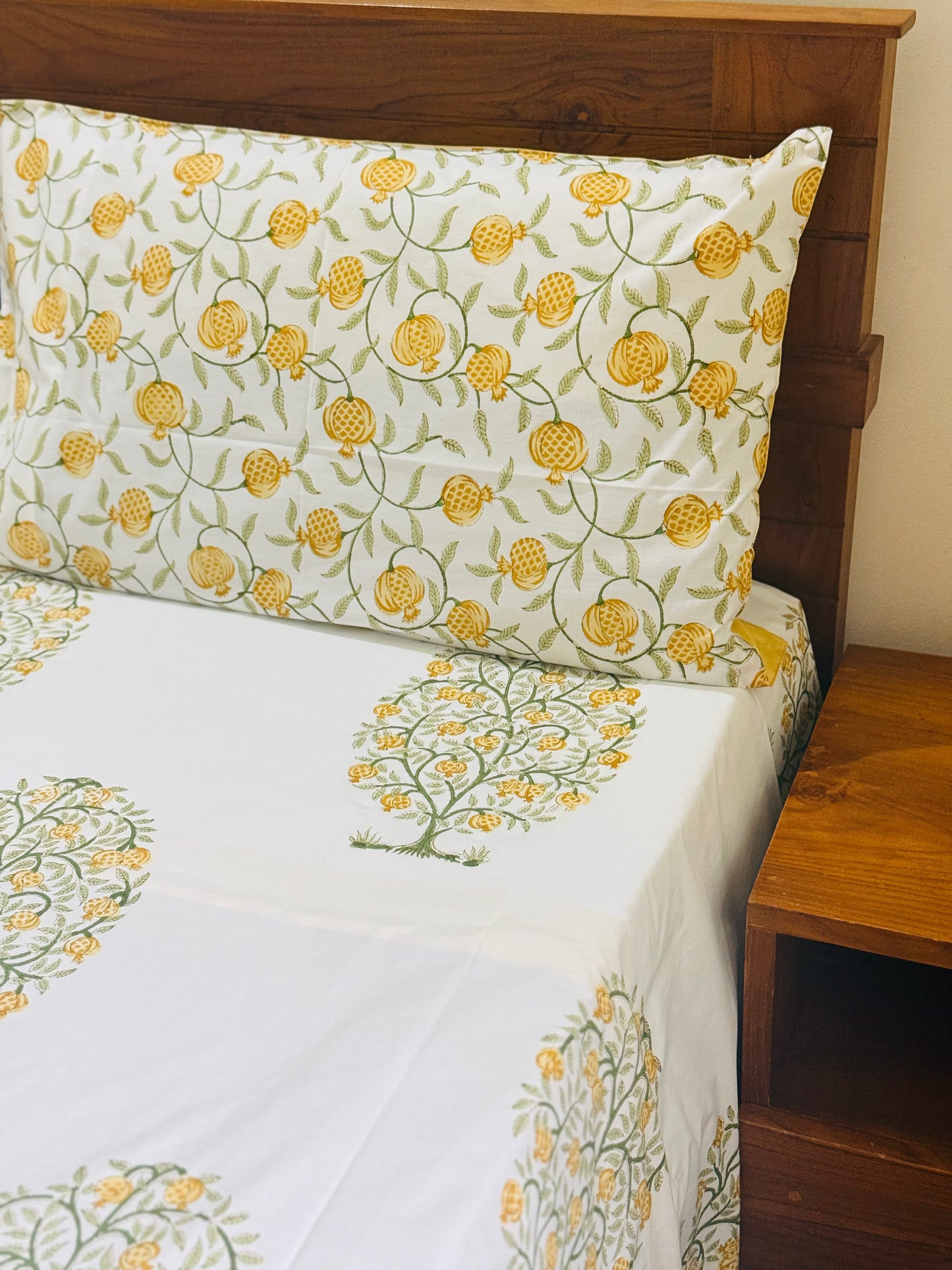 GOLDEN ORCHARD - Block printed bed sheet set