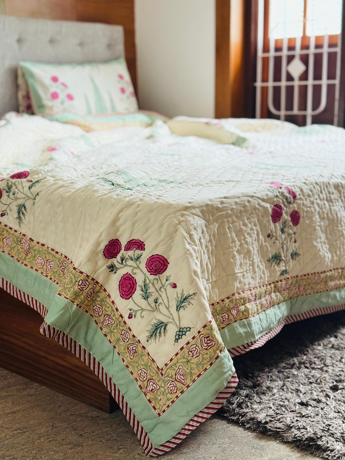 ROSE BREEZE - Bed sheet and quilt set