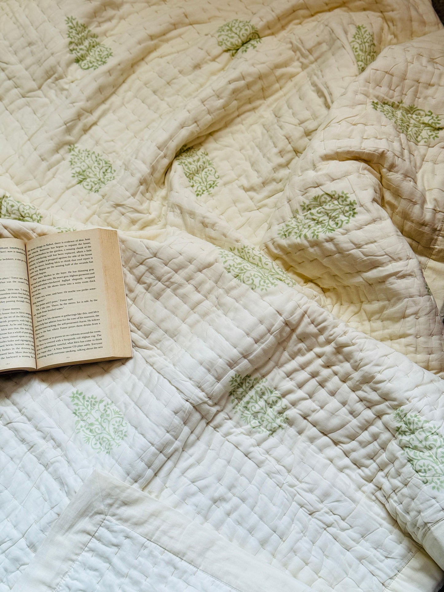 HAWA - Block printed muslin quilt (Kantha embroidered)