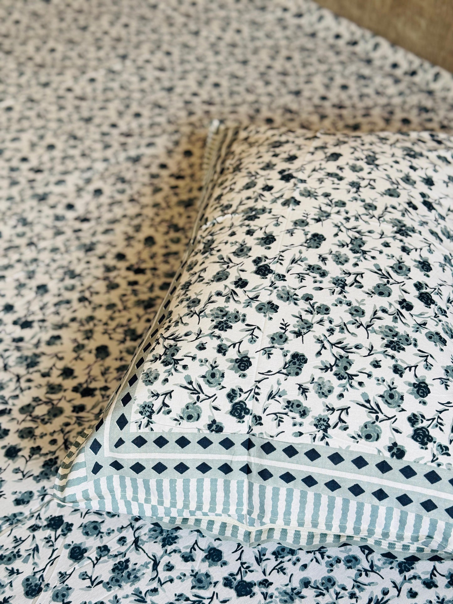 BLUE BLOSSOM - Affordable hand block bed sheet set