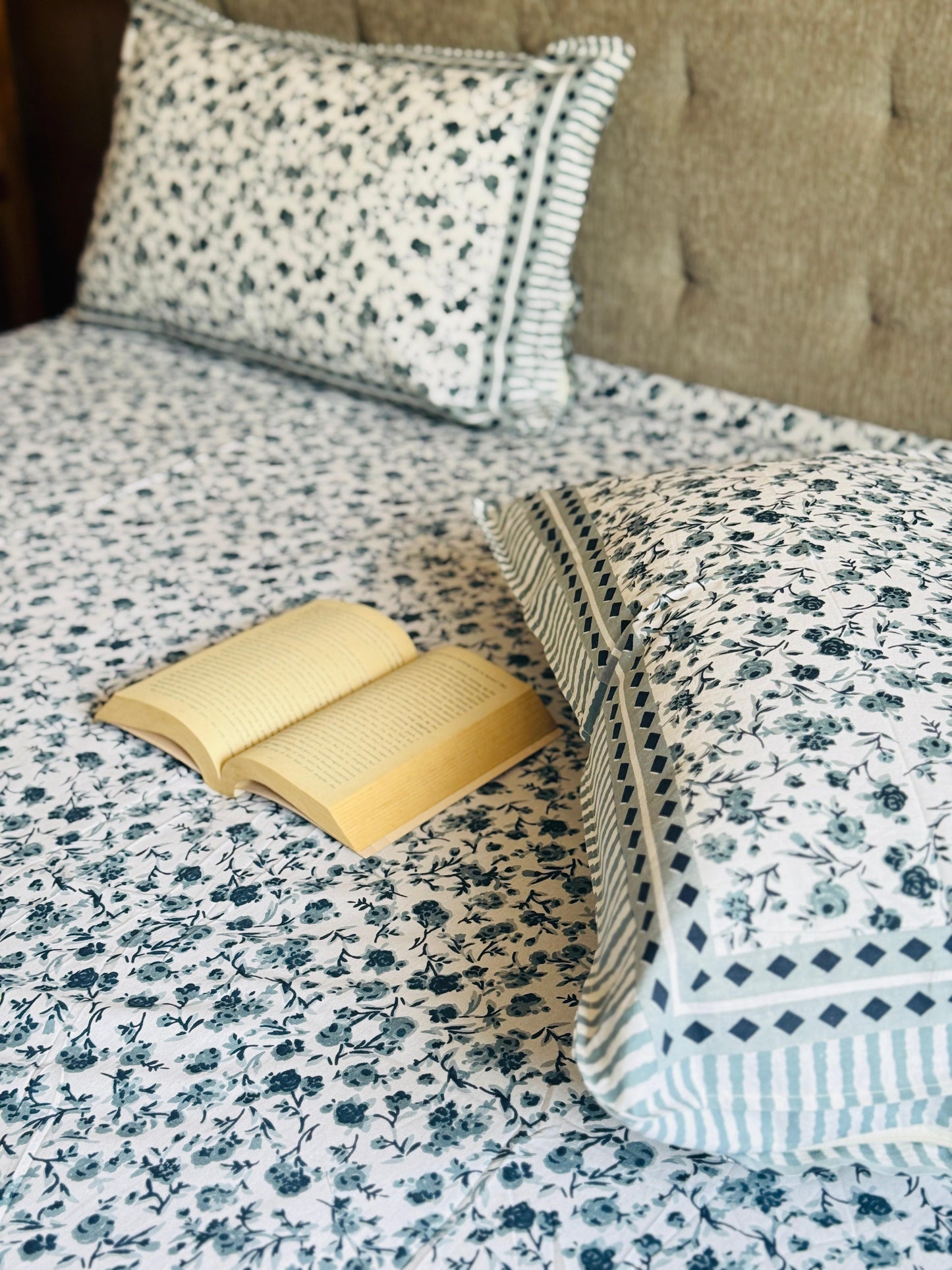 BLUE BLOSSOM - Affordable hand block bed sheet set