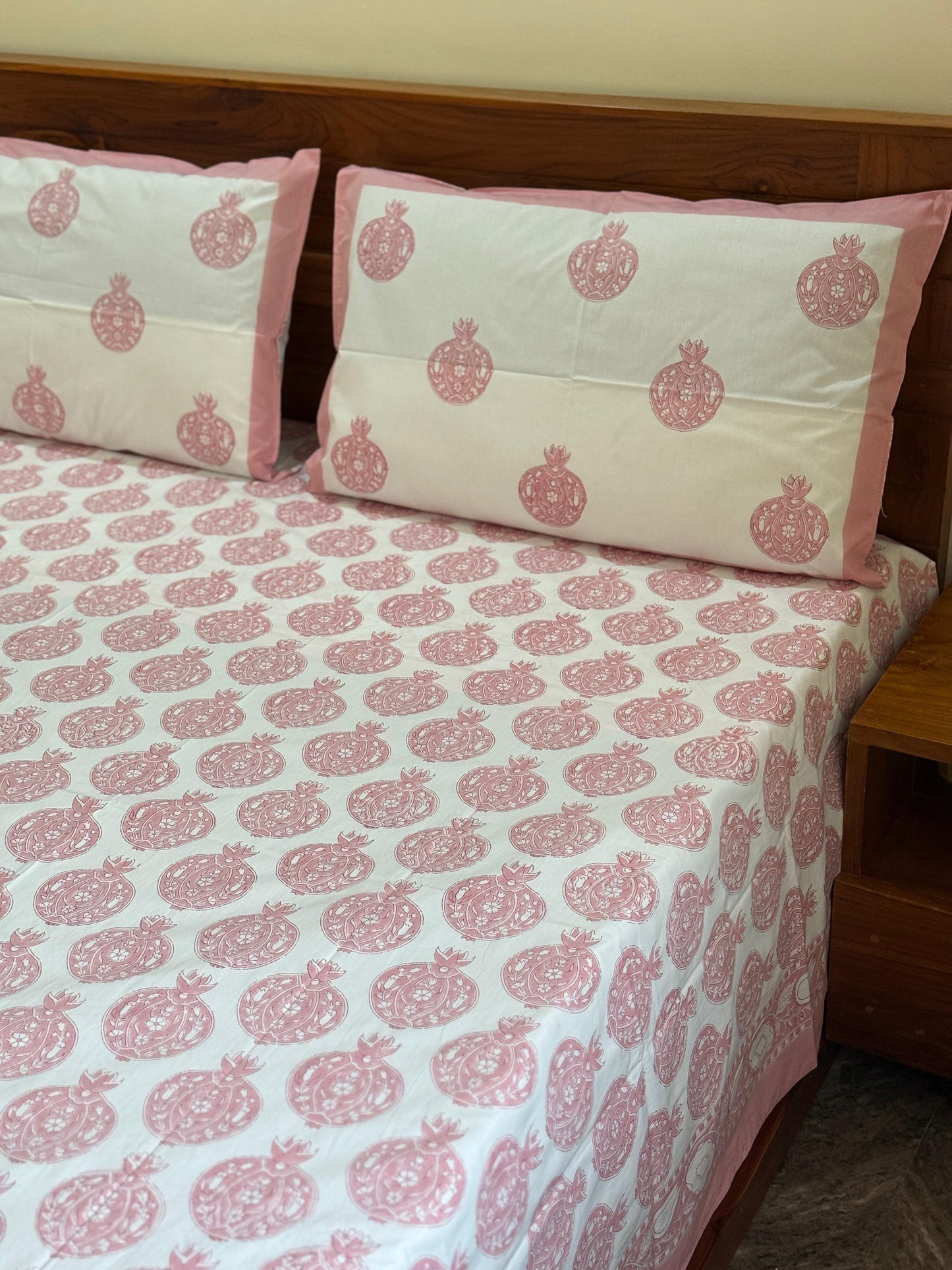 POMOGRANATE MEADOW - Block printed bed sheet set
