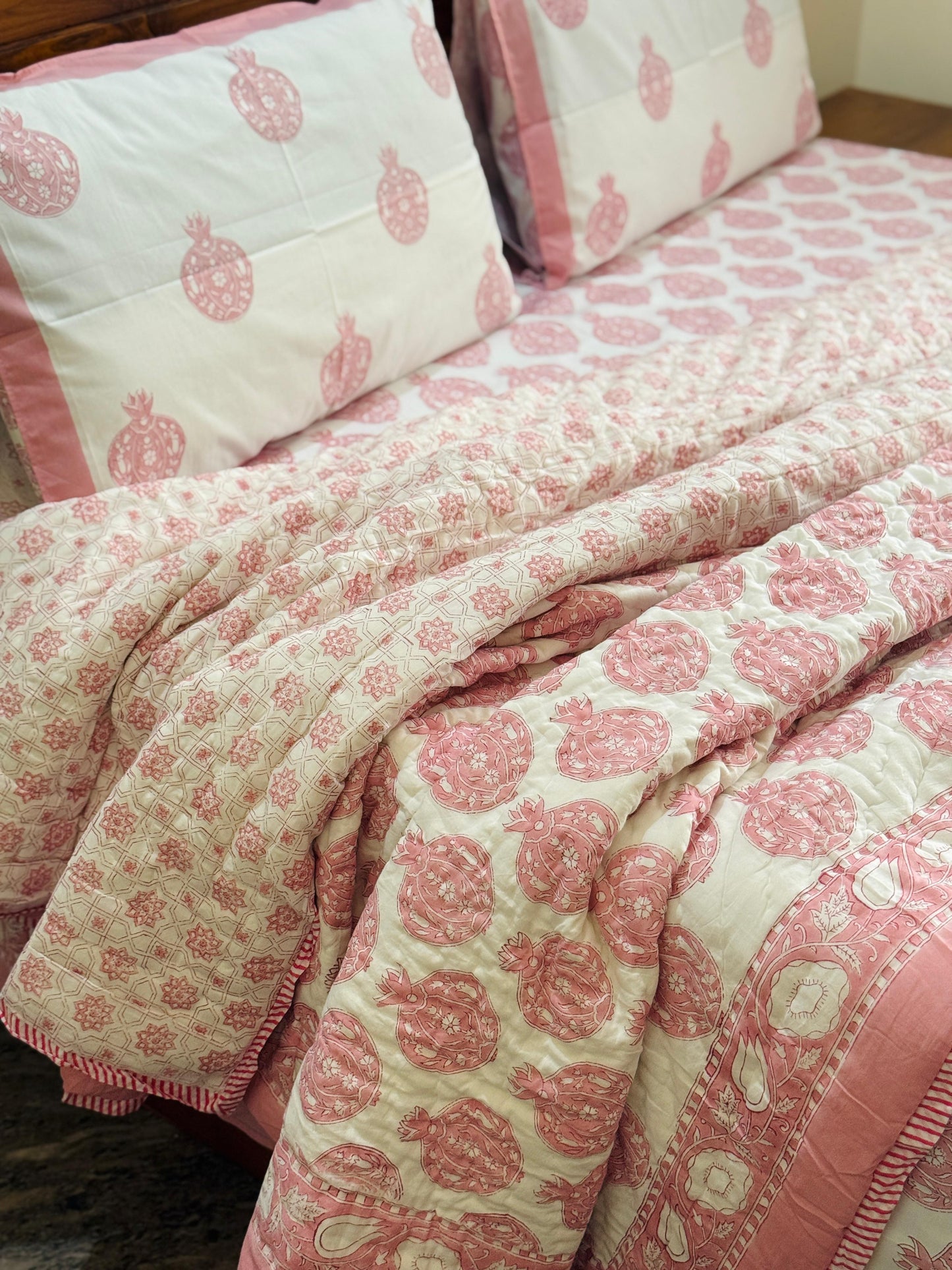 POMOGRANATE MEADOW - Bed sheet and quilt set