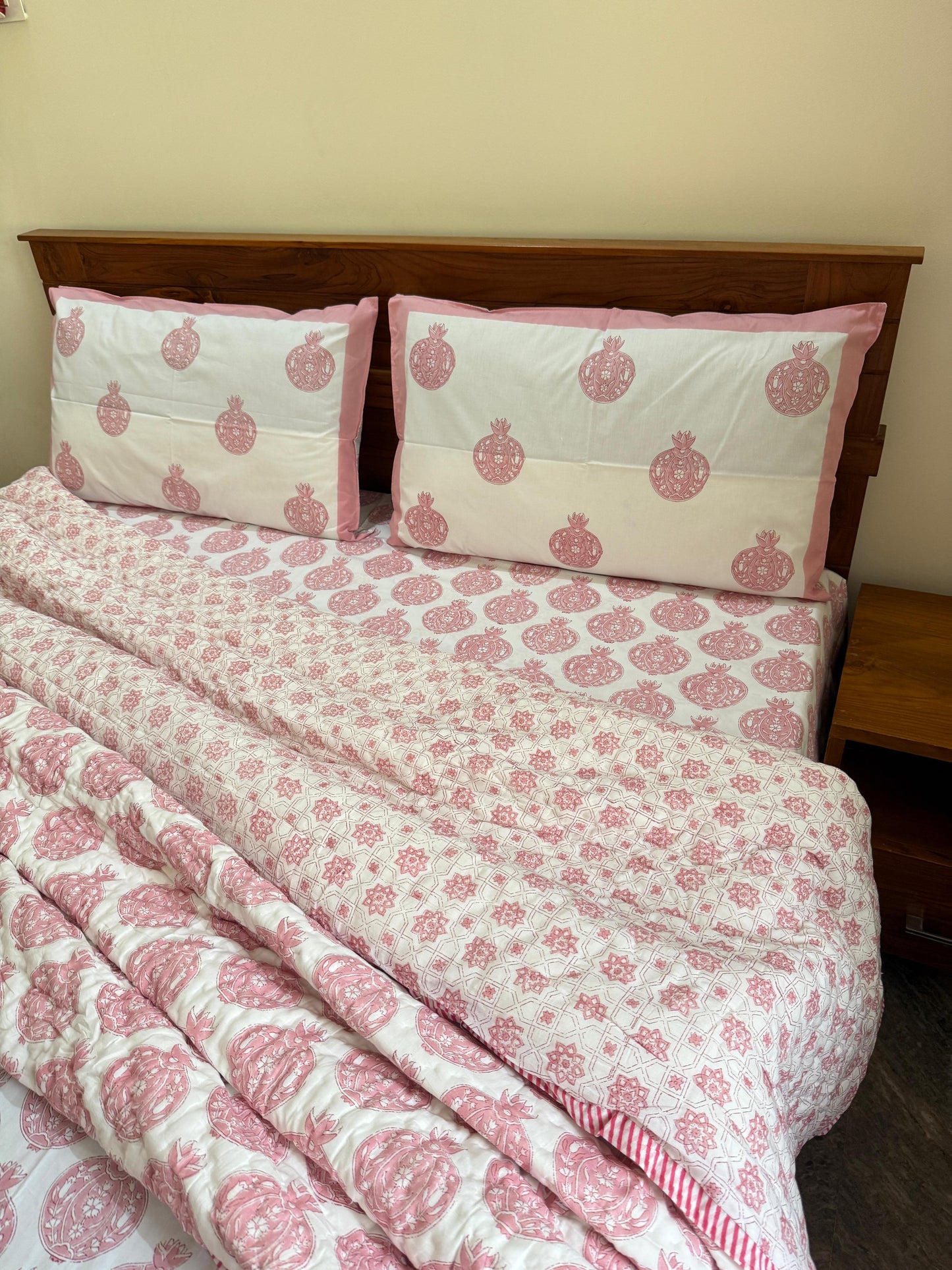 POMOGRANATE MEADOW - Bed sheet and quilt set