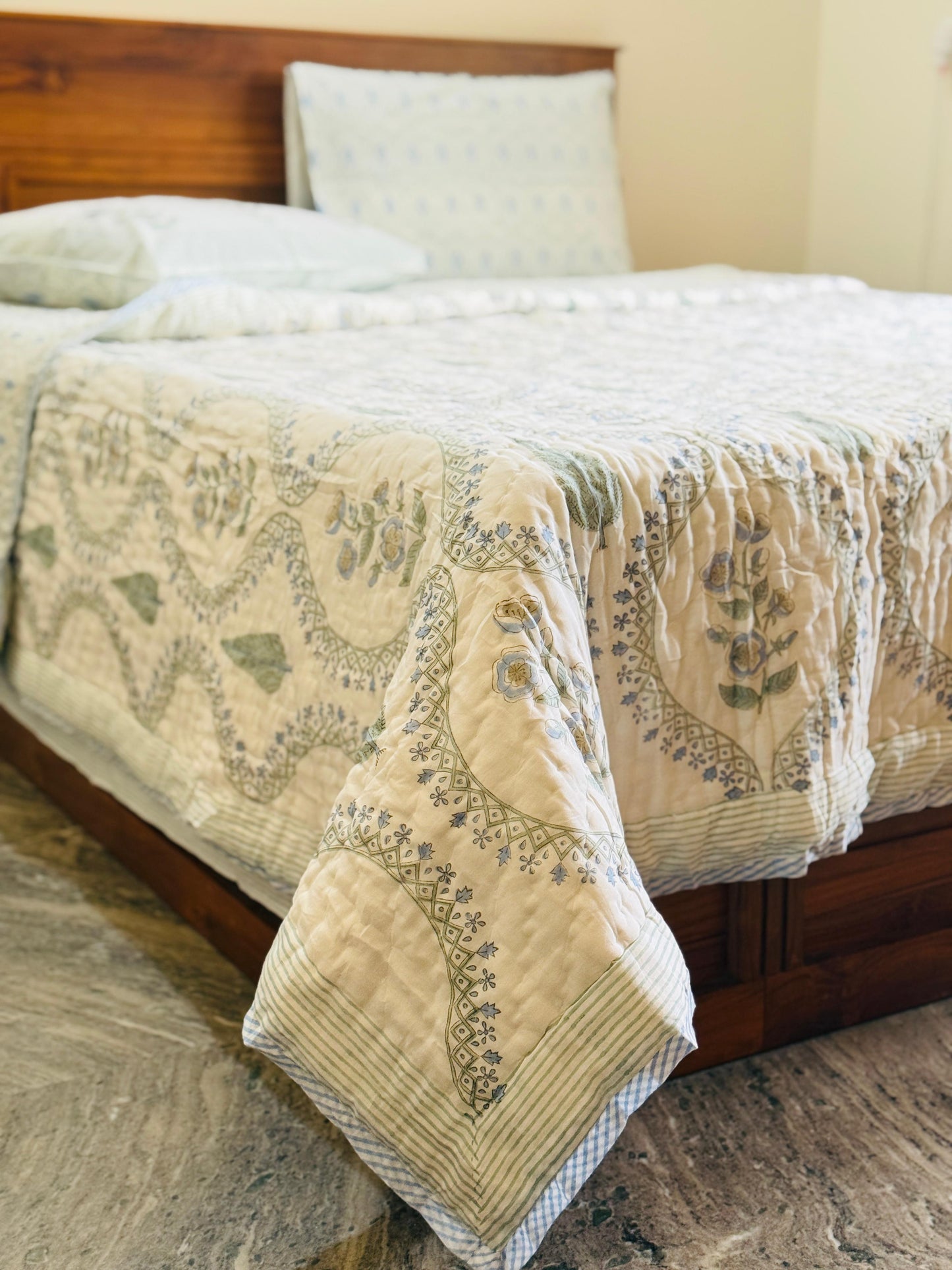 PARIZAAD - Bed sheet and quilt set