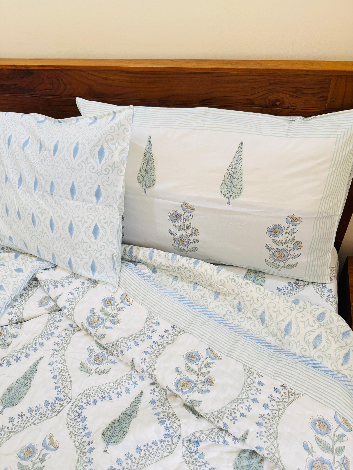 PARIZAAD - Bed sheet and quilt set