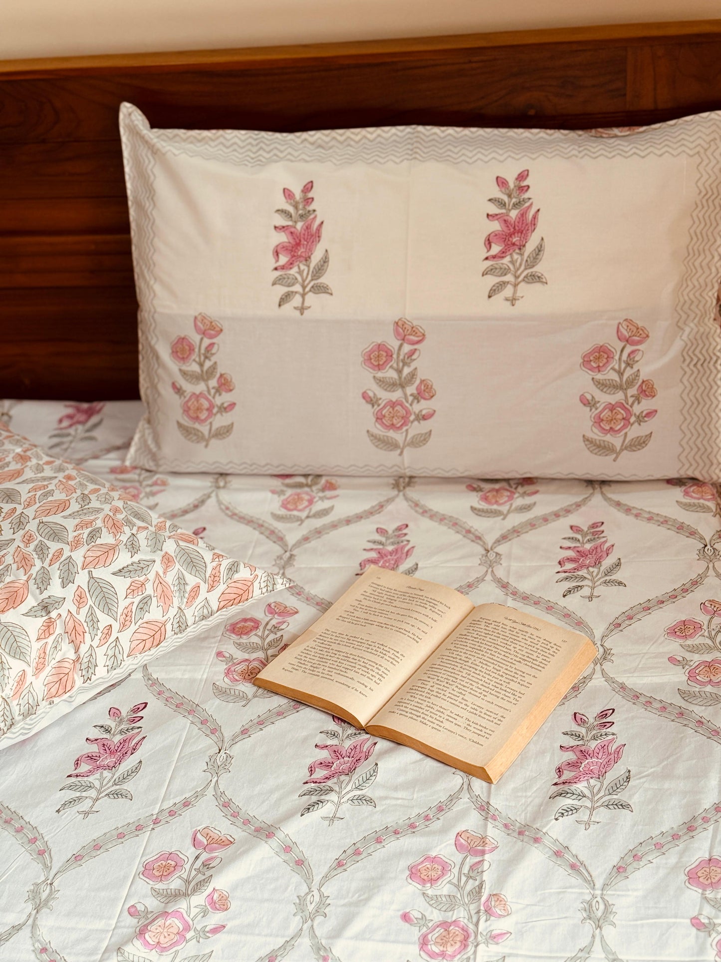 FLORAL BREEZE - Block printed bed sheet set
