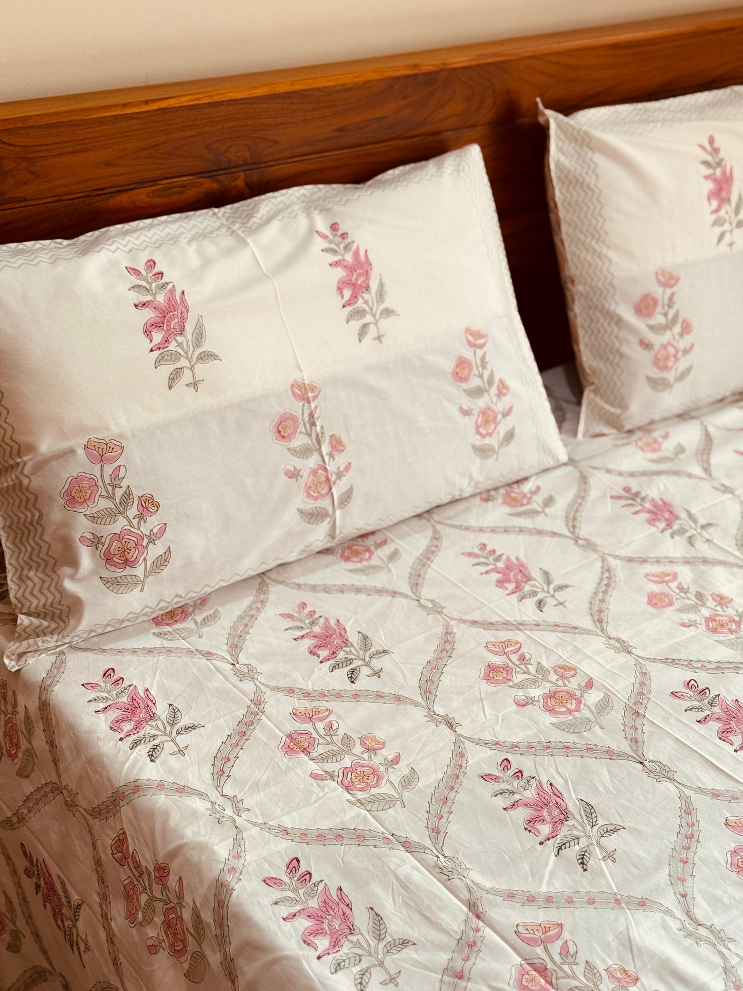 FLORAL BREEZE - Block printed bed sheet set