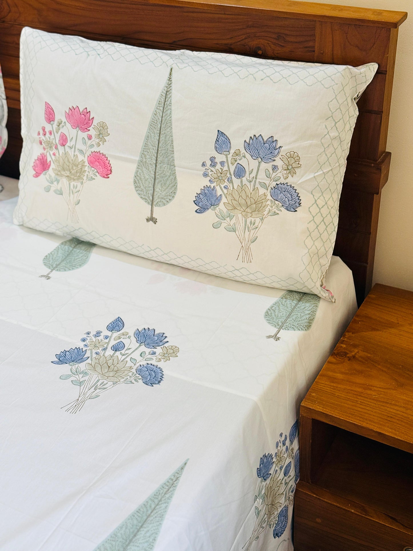 GARDEN MIST - Block printed bed sheet set