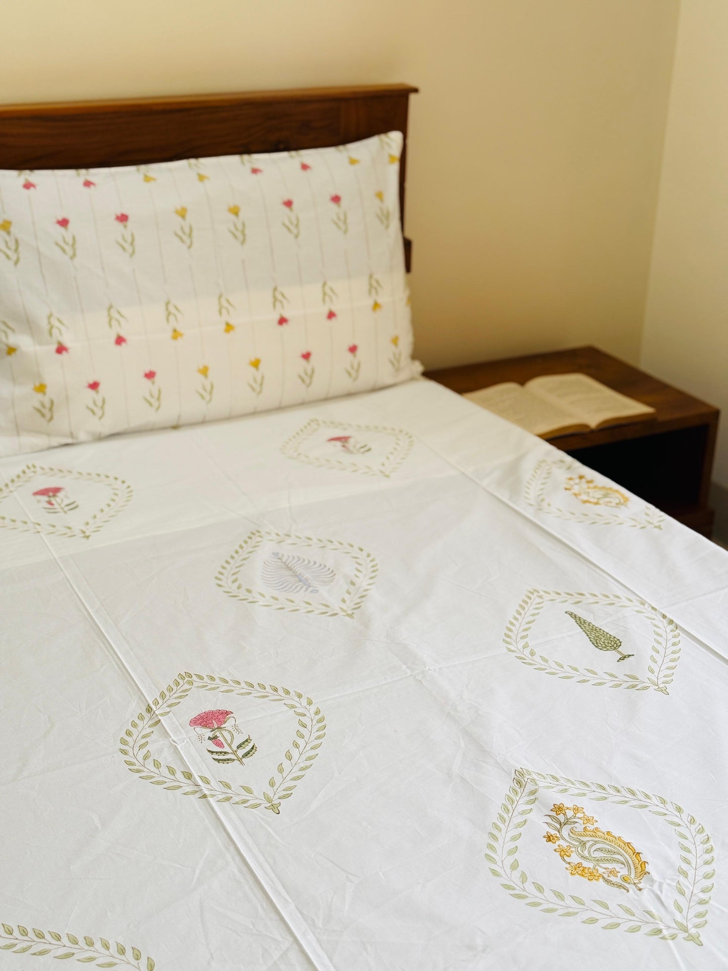 BLOOMORA - Block printed bed sheet set