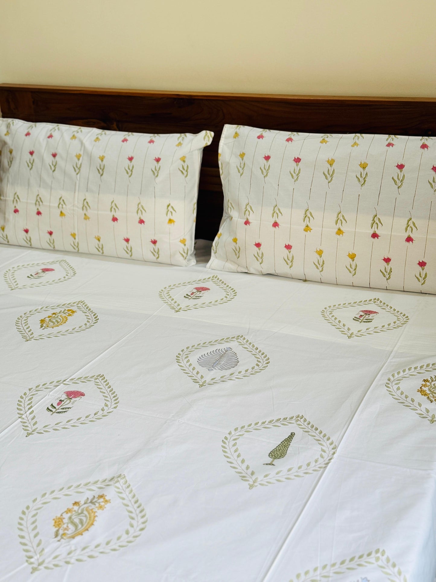 BLOOMORA - Block printed bed sheet set