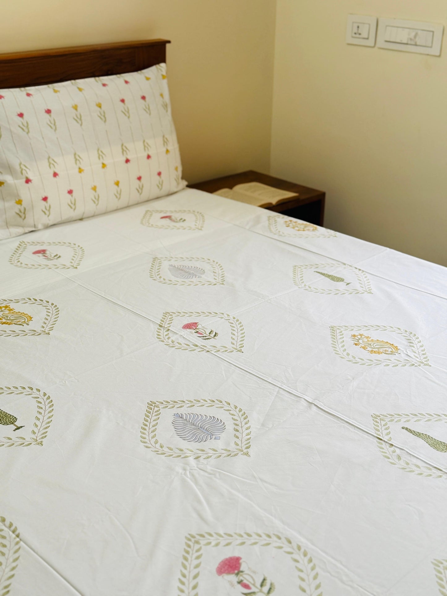 BLOOMORA - Block printed bed sheet set
