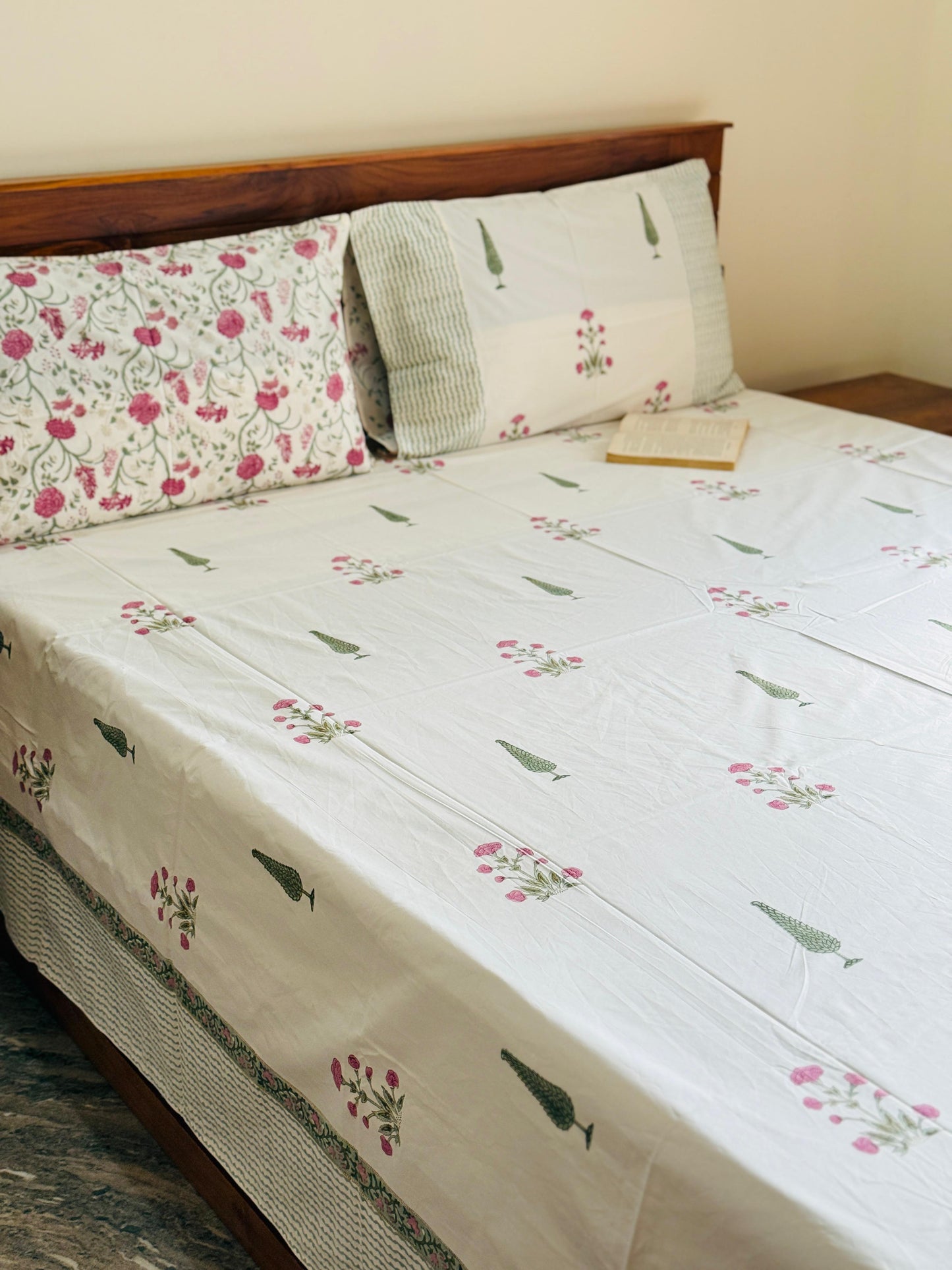 FLORIQUE - Block printed bed sheet set