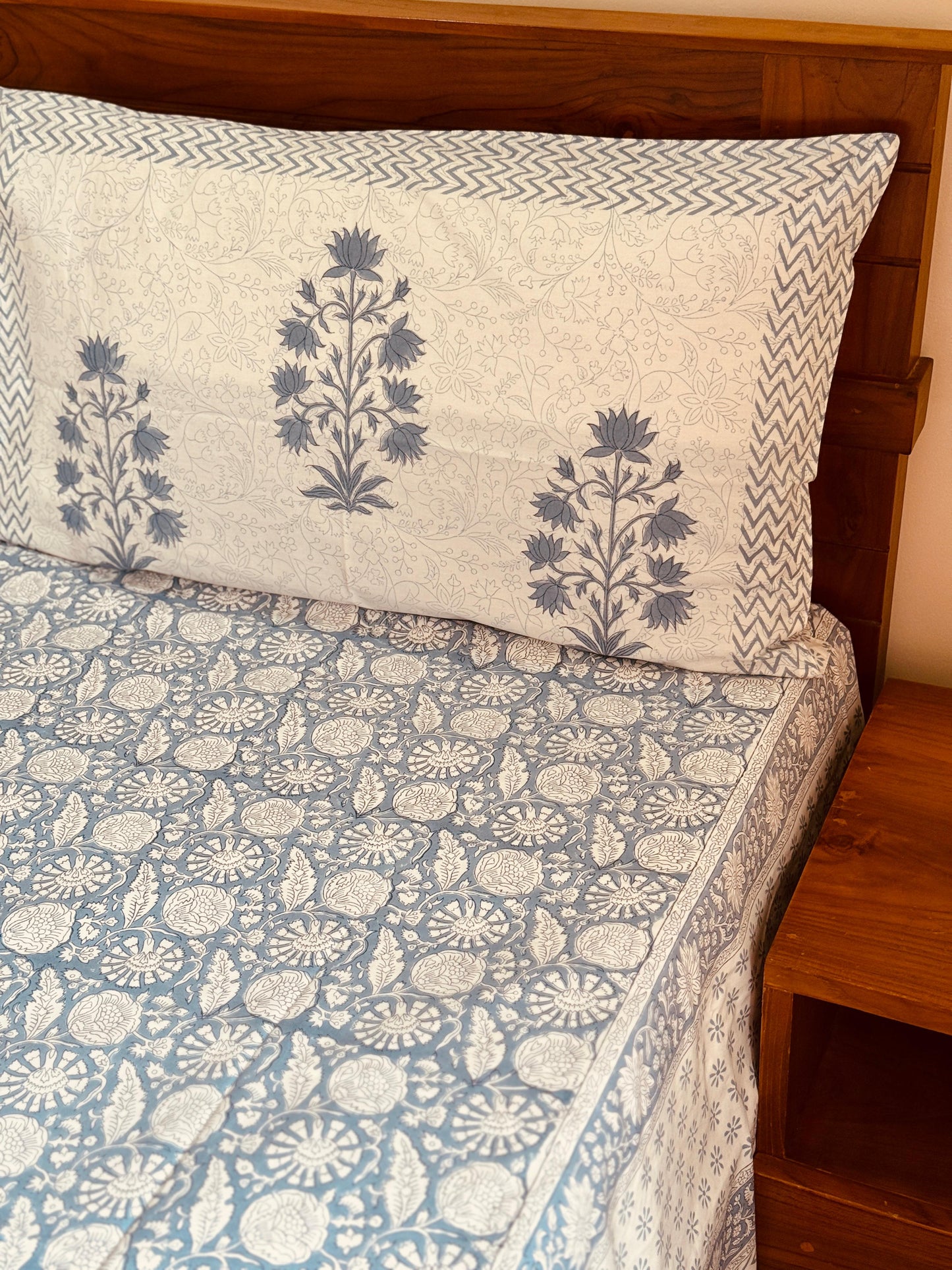 COASTAL CALM - Block printed bed sheet set