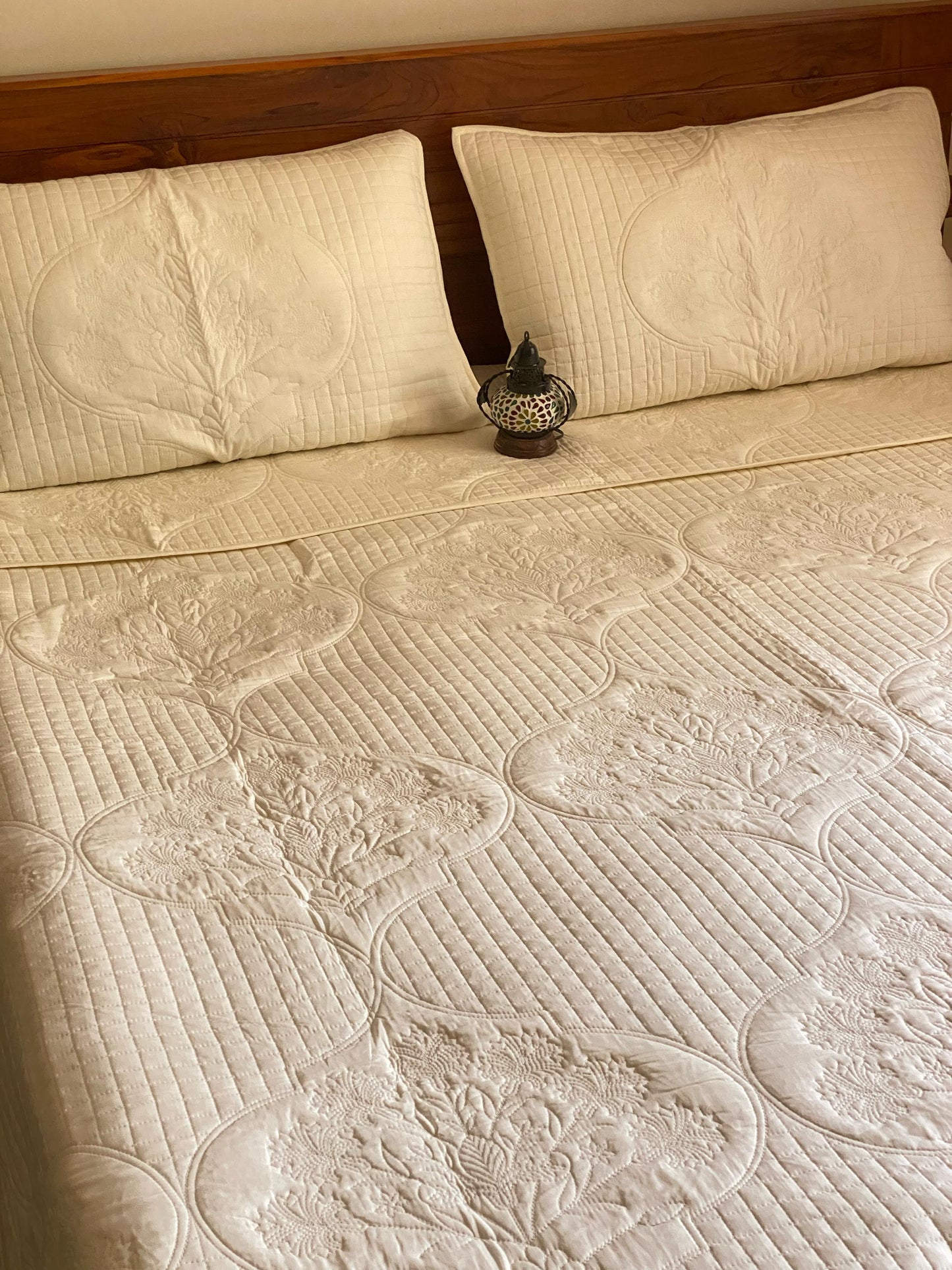MOTHI GUL - Quilted bed sheet set
