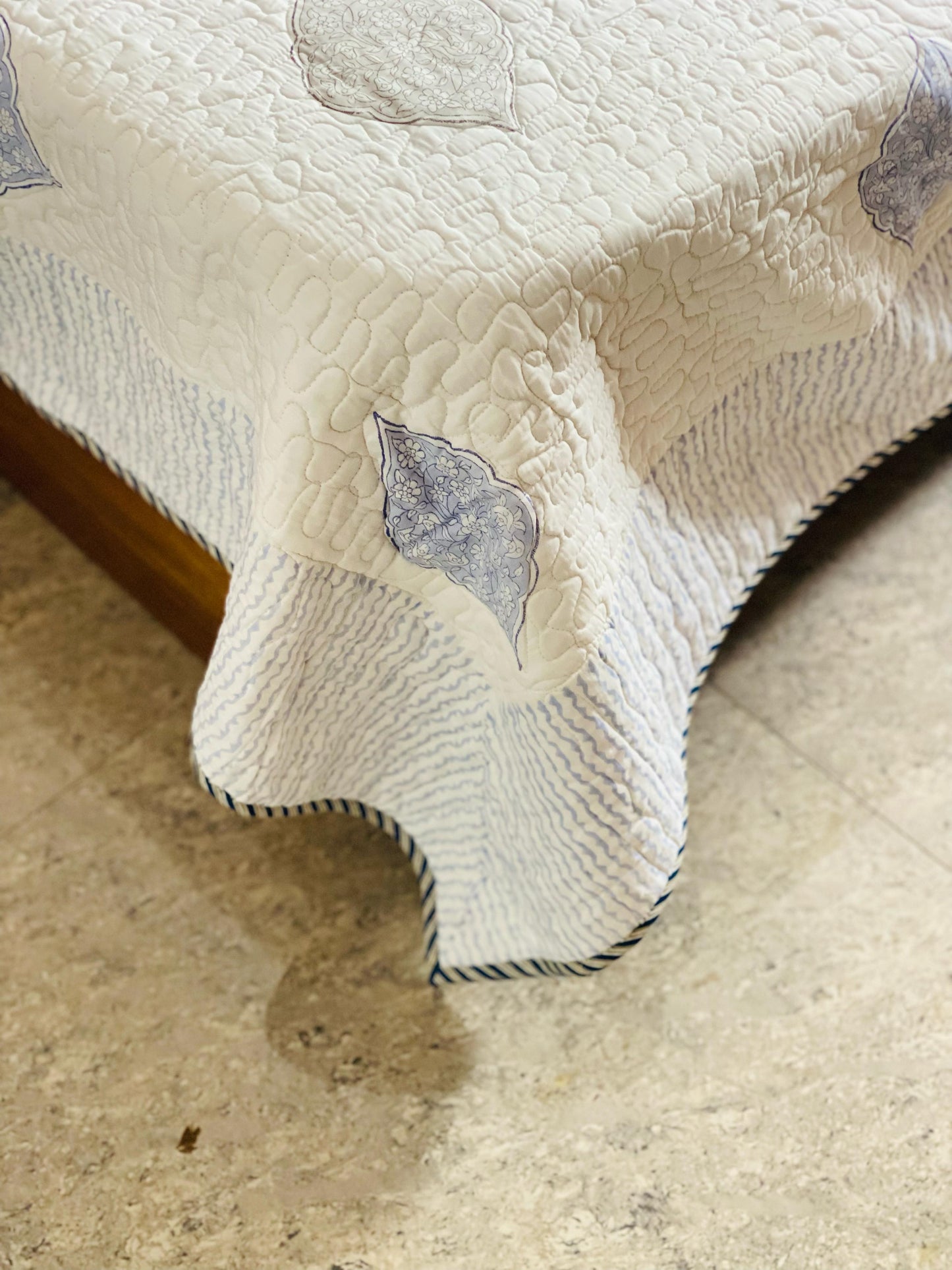 BLUE HAZE - Quilted bed sheet set