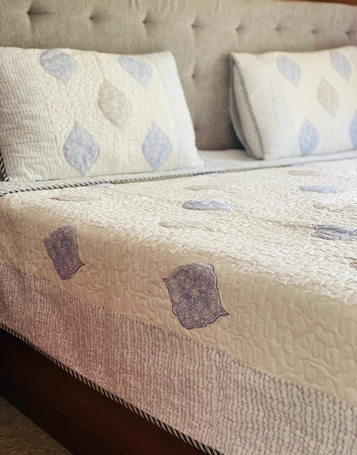 BLUE HAZE - Quilted bed sheet set