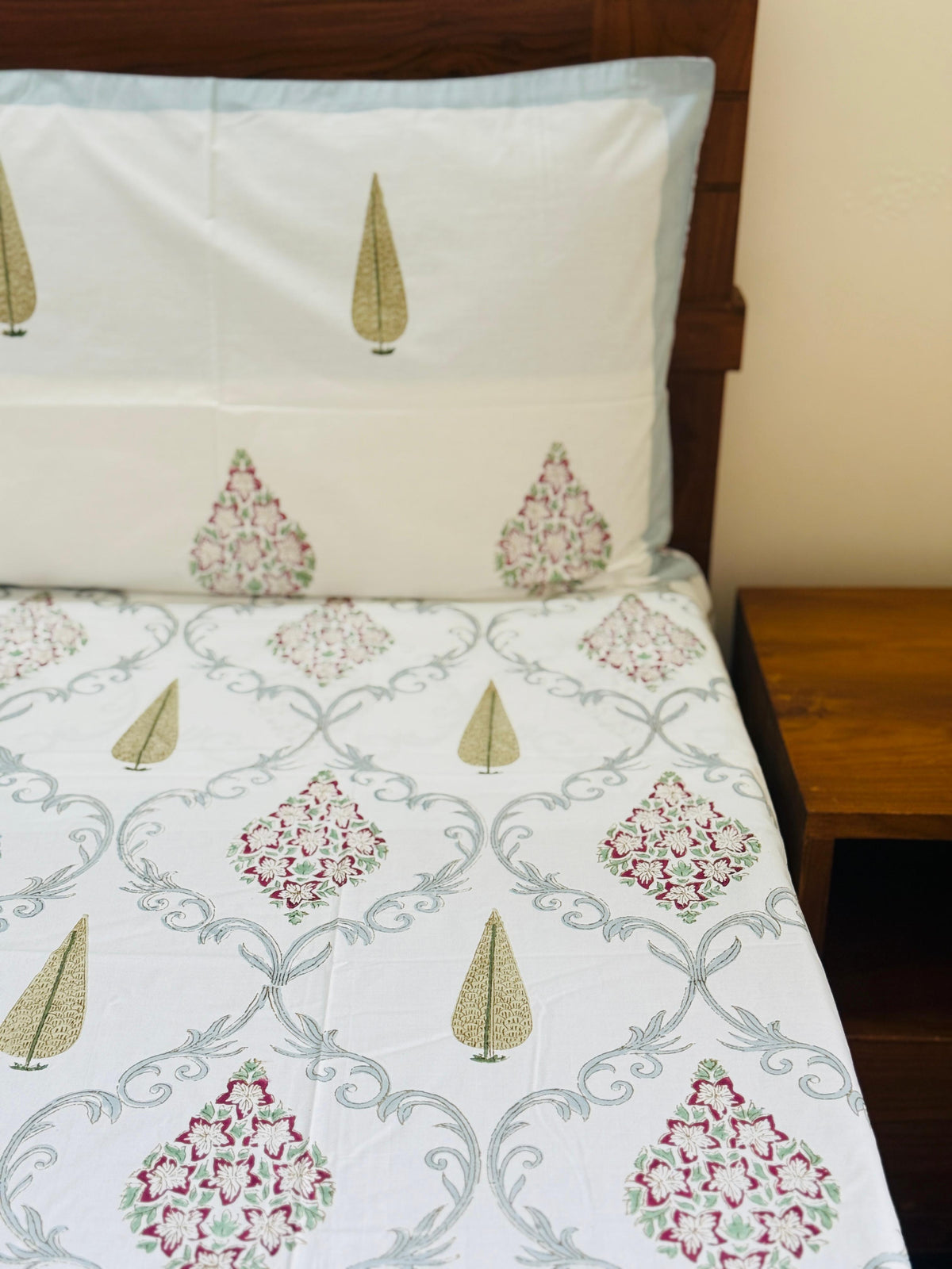 VINTAGE MEADOW - Block printed bed sheet set