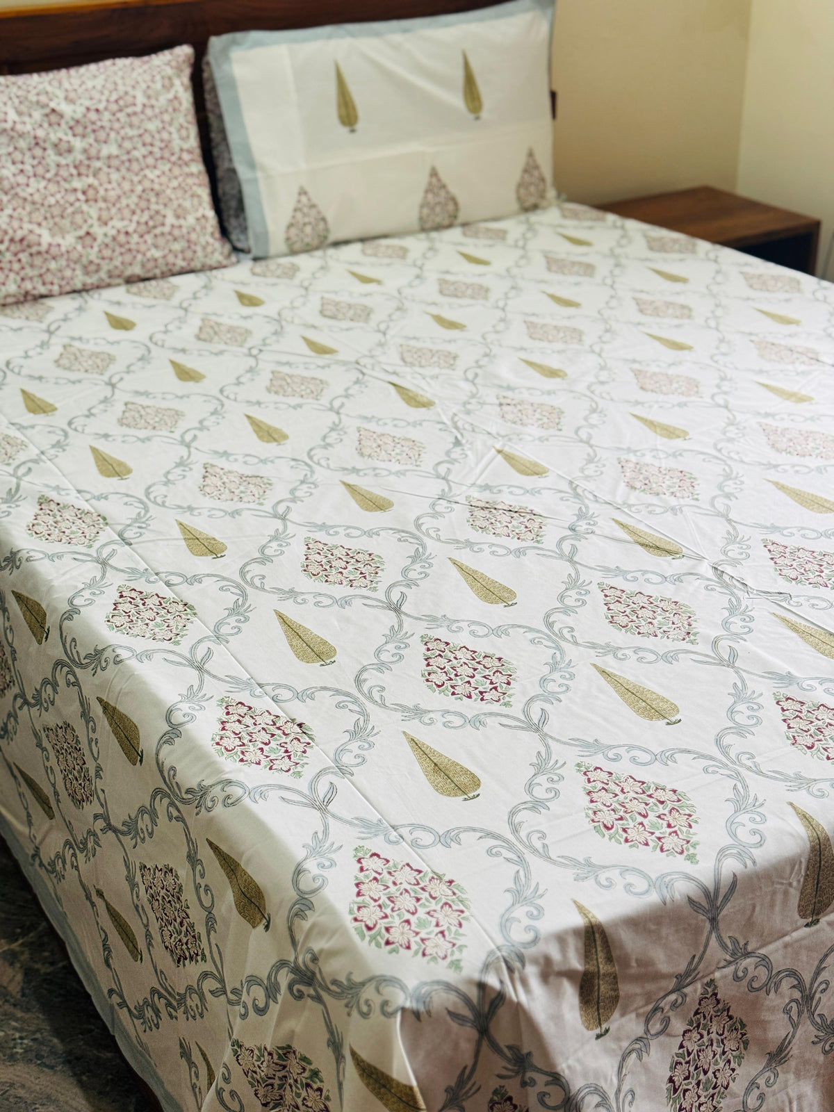 VINTAGE MEADOW - Block printed bed sheet set