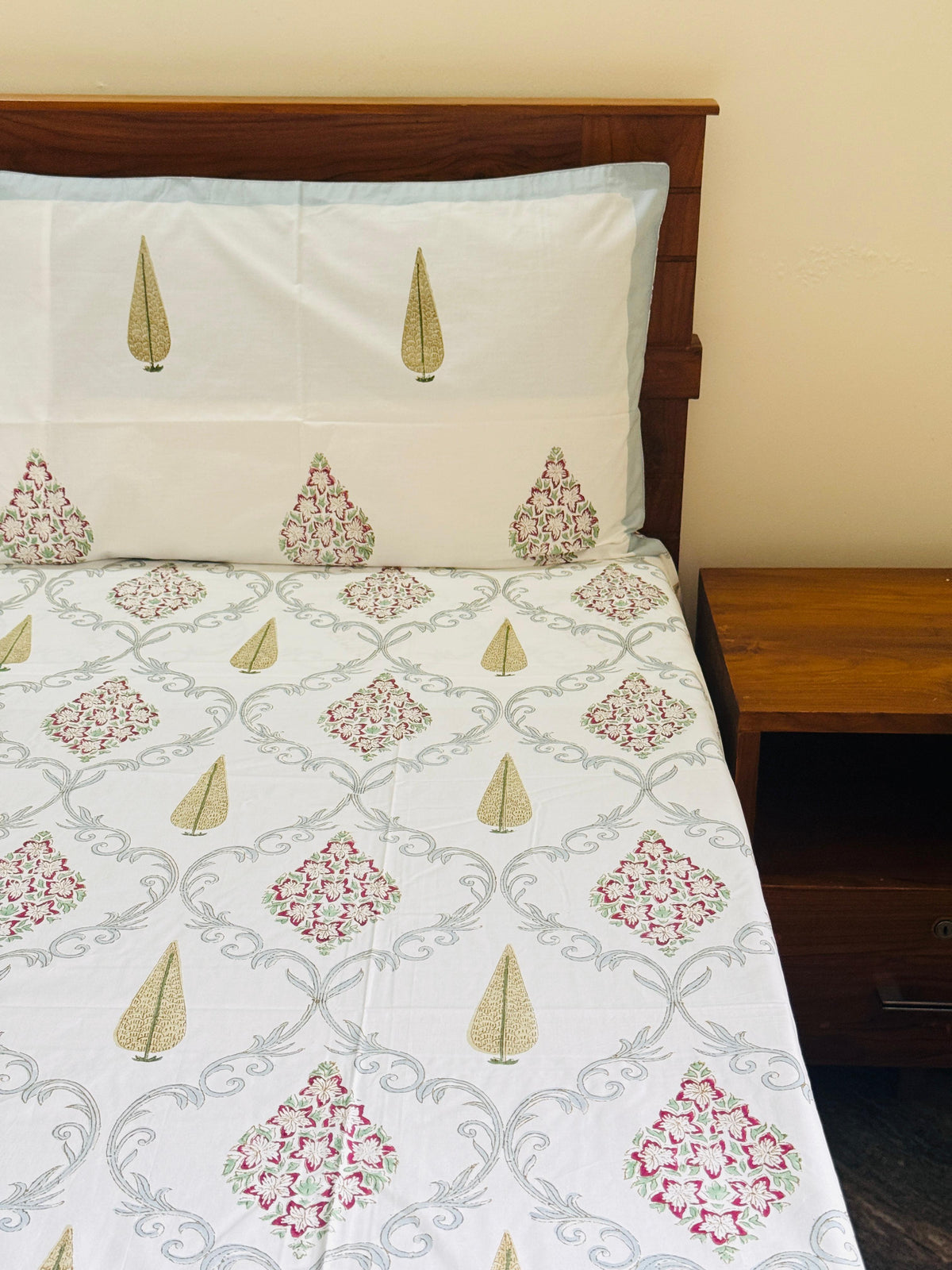 VINTAGE MEADOW - Block printed bed sheet set