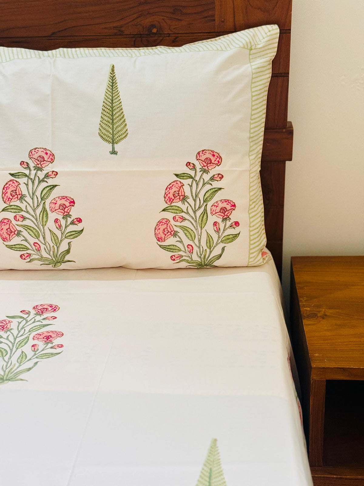 ROSELLE - Block printed bed sheet set