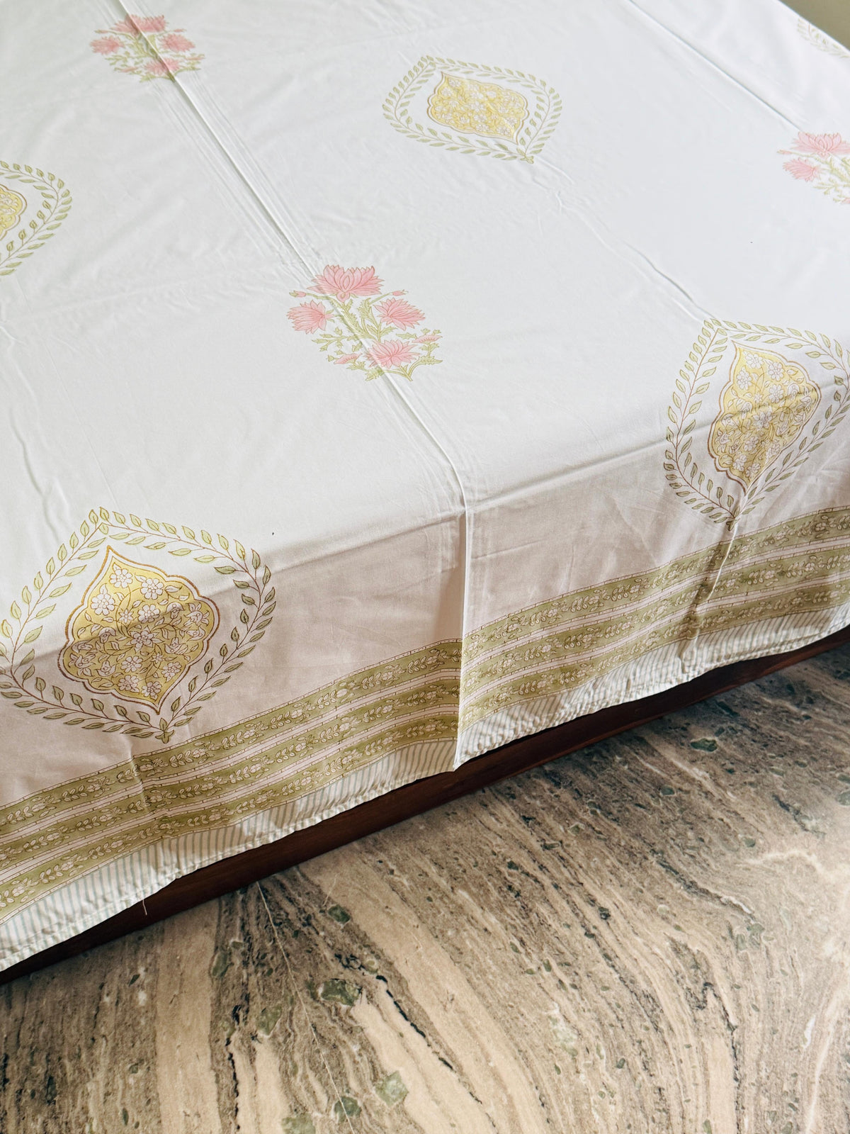 VELORA - Block printed bed sheet set